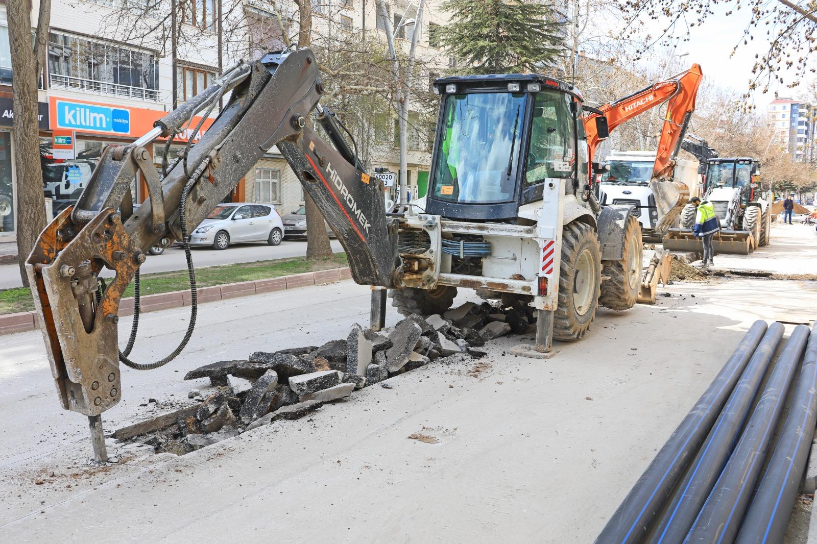 ELAZIĞ BELEDİYESİ ALTYAPI YENİLEME ÇALIŞMALARINA DEVAM EDİYOR