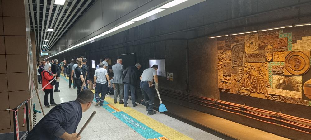 YENİKAPI MARMARAY İSTASYONU'NDA İNTİHAR VAKASI