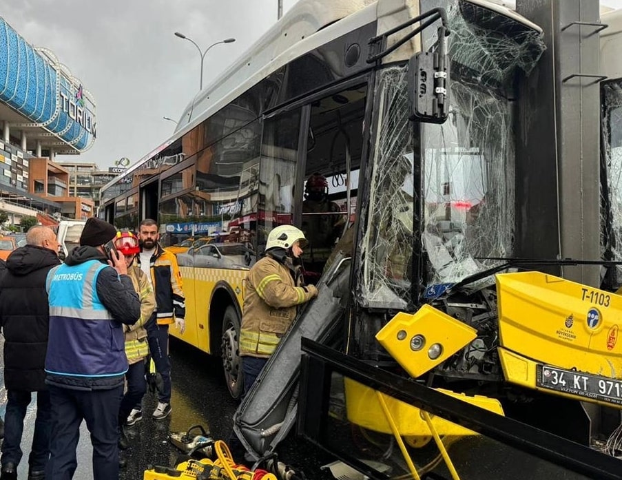 ESENYURT'TA İETT OTOBÜS KAZASI YARALILAR VAR