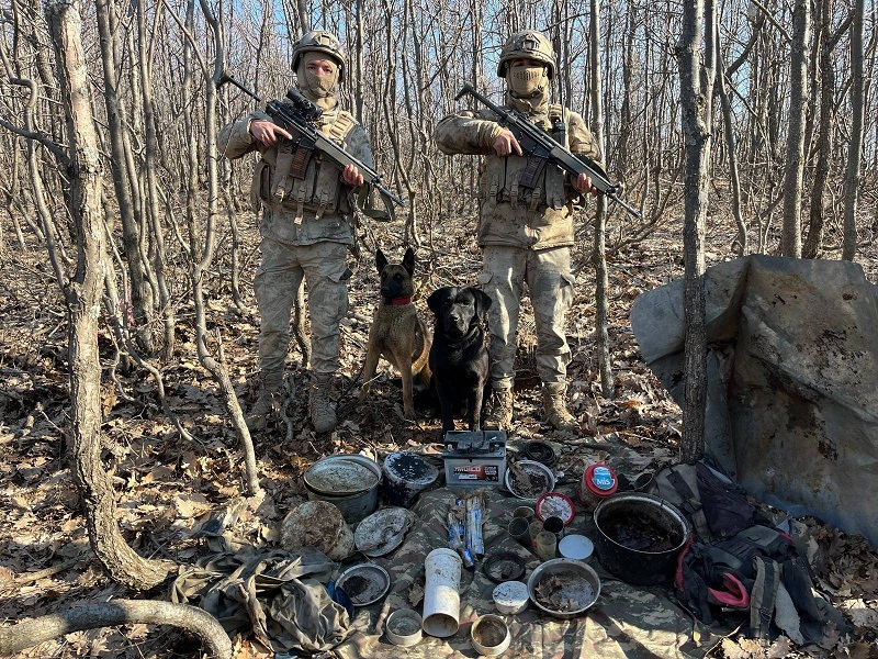 BİNGÖL'DE JANDARMA OPERASYONUNDA PKK'YA AİT İKİ SIĞINAK İMHA EDİLDİ