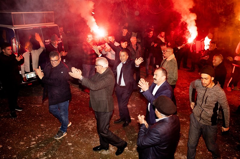 CHP İL GENEL MECLİS ÜYESİ ADAYLARI MEŞALELER İLE KARŞILANDI