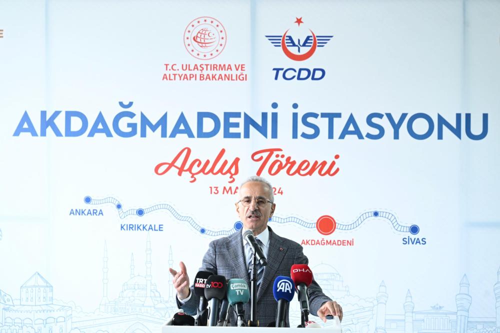 ULAŞTIRMA VE ALTYAPI BAKANI URALOĞLU: SİVAS-İSTANBUL DİREK SEFERLER 4 MAYIS’TA BAŞLIYOR