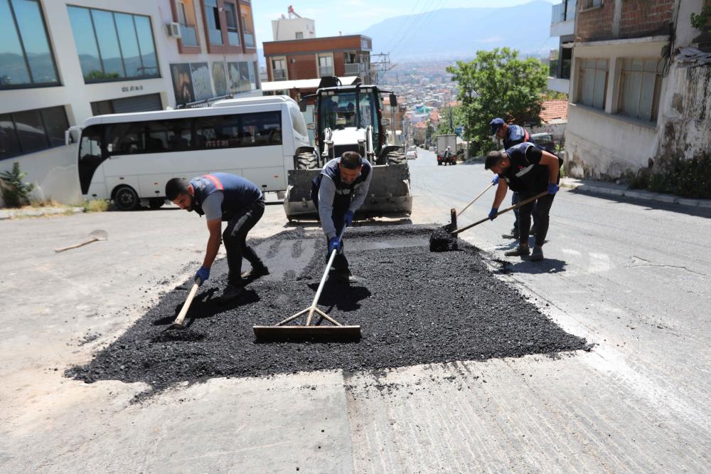 Bayraklı'da yollar yenileniyor