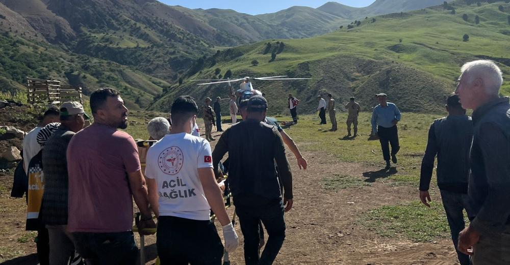 ARI SOKMASI SONUCU FENALAŞAN HASTA İÇİN AMBULANS HELİKOPTER HAVALANDI