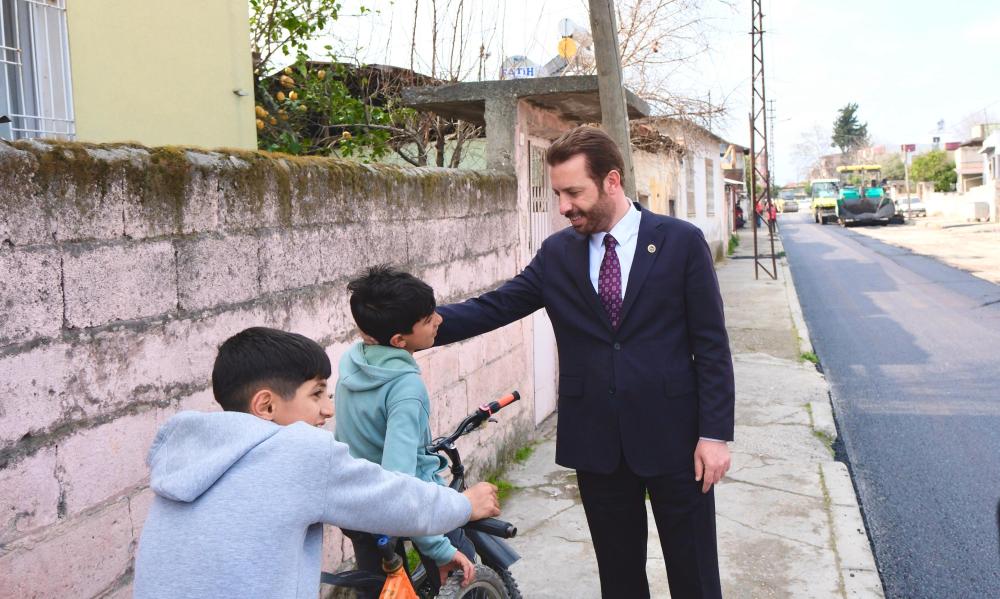 Ceyhan Belediyesi Yol ve Meydan Çalışmalarına Hız Verdi