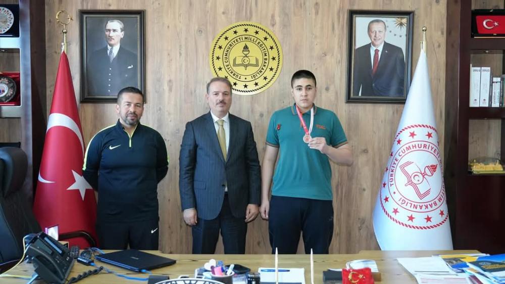 Adıyamanlı Sporcu Yaşar Aslan, Kick Boks Türkiye Üçüncüsü Oldu