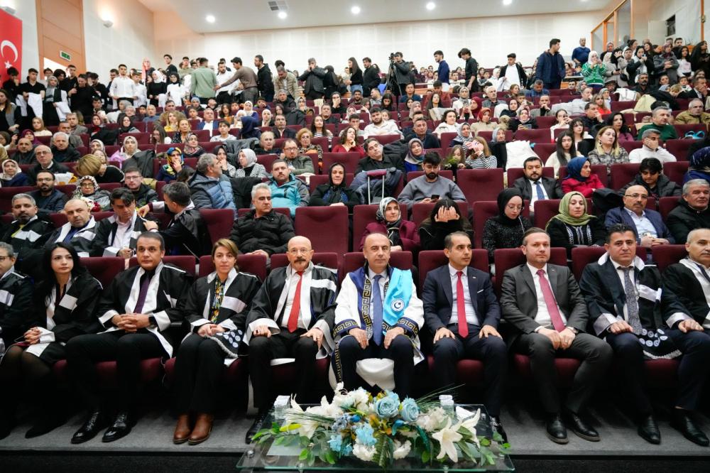 ADIYAMAN ÜNİVERSİTESİ TIP FAKÜLTESİ ÖĞRENCİLERİ BEYAZ ÖNLÜKLERİNİ GİYDİ