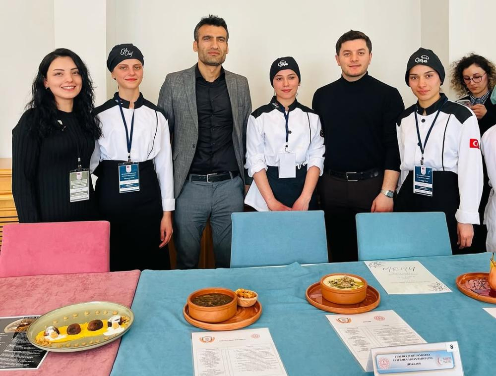ÇUKURCA’NIN GENÇ ŞEFLERİ GASTRONOMİ FESTİVALİNDE BÜYÜK BAŞARI ELDE ETTİ!