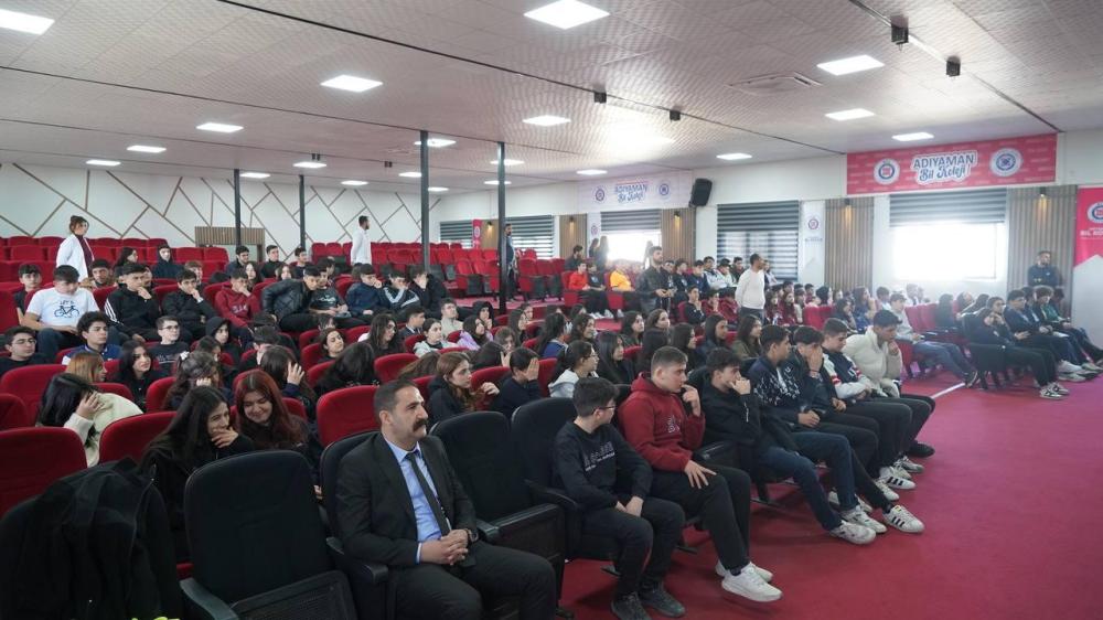 ADIYAMAN BELEDİYESİ’NDEN ÖĞRENCİLERE DEPREM FARKINDALIK EĞİTİMİ