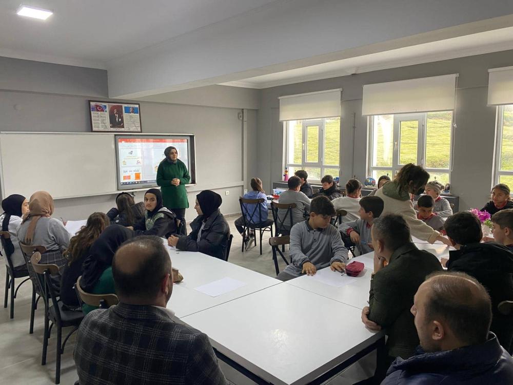 İYİDERE ORTAOKULLARINDA REHBERLİK SEMİNERLERİ TÜM HIZIYLA SÜRÜYOR