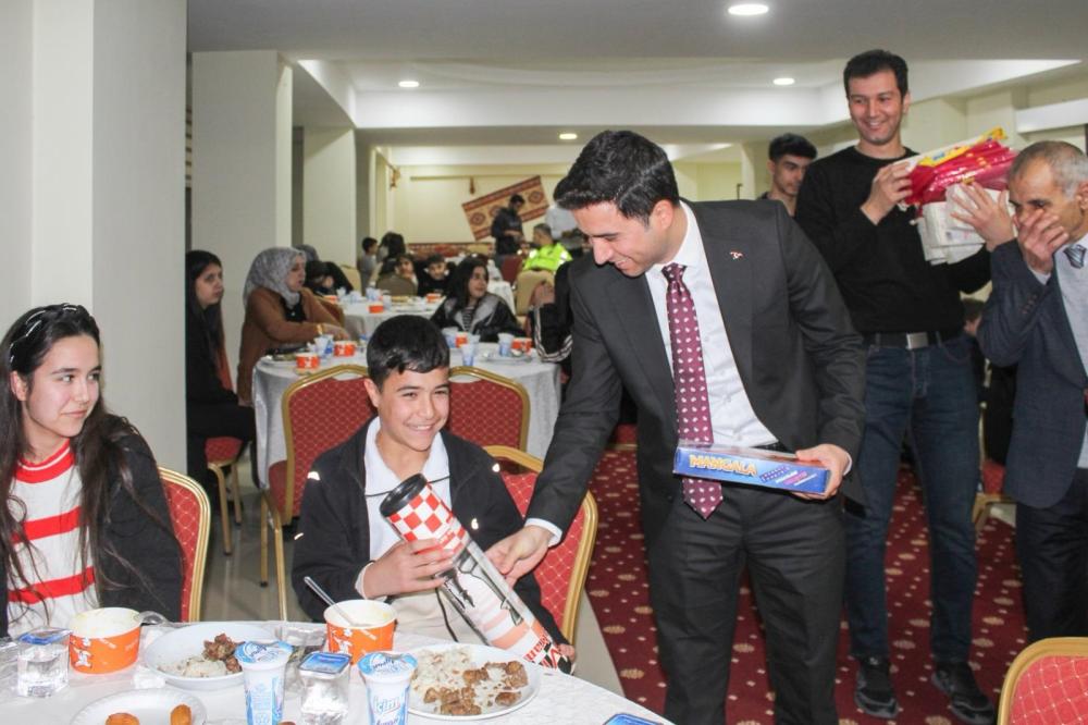 GENÇ KAYMAKAMLIĞI, ÇOCUKLAR VE AİLELERLE DAYANIŞMA İFTARI DÜZENLEDİ