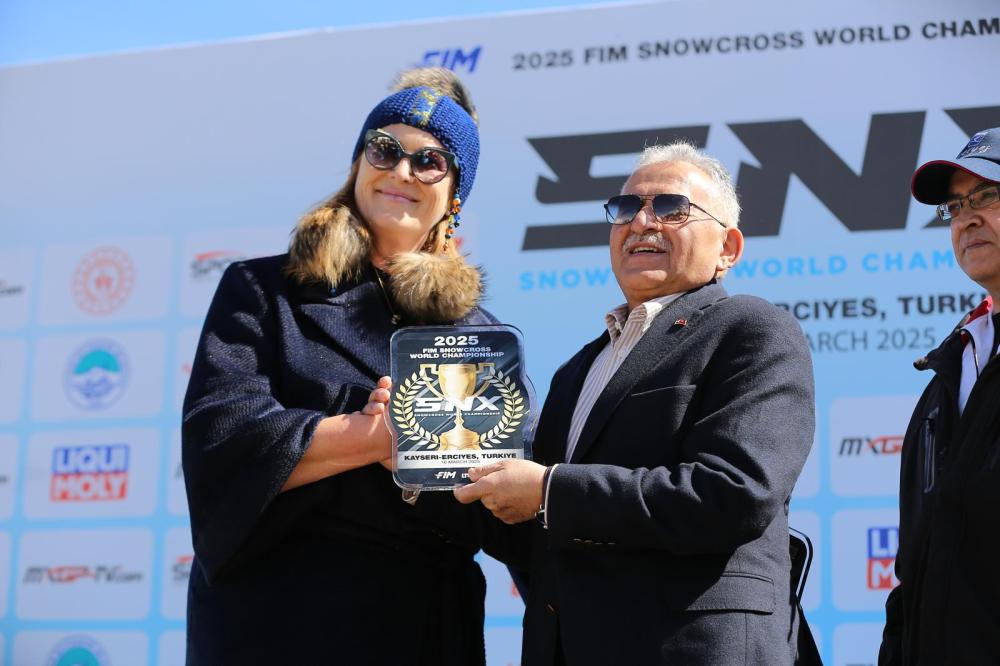 DÜNYA SNOWCROSS ŞAMPİYONASI FİNALİ ERCİYES’TE NEFES KESTİ!