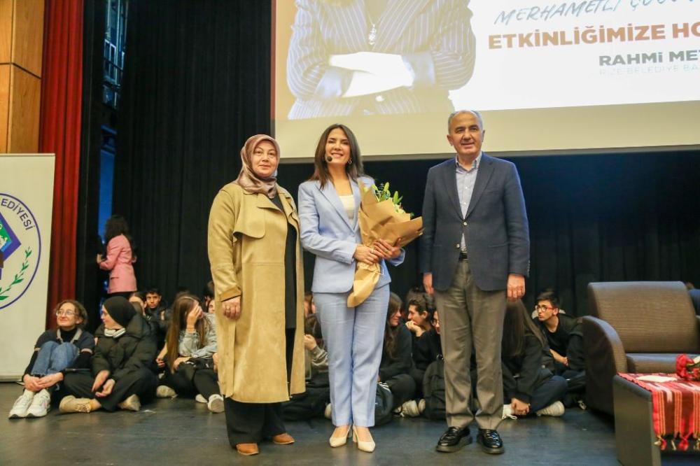 RİZE BELEDİYESİ, EĞİTİMCİ YAZAR DİLEK CESUR’U KONFERANSTA AĞIRLADI