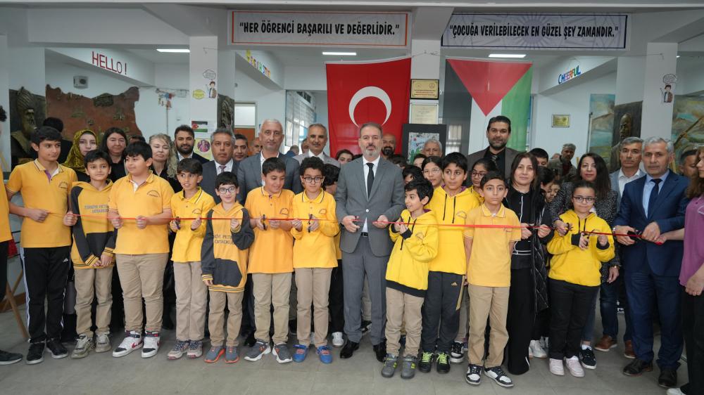 TARİH VE SANATIN BULUŞMASI: “ÇANAKKALE’DEN GAZZE’YE” RESİM SERGİSİ AÇILDI