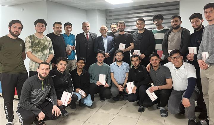 RİZE’DE GENÇLERLE BULUŞTU: “99 SORUDA PEYGAMBERİMİZ” ETKİNLİĞİ
