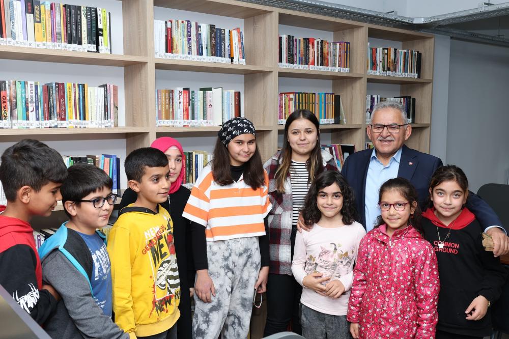 KAYSERİ BÜYÜKŞEHİR'DEN KİTAP VE ÇOCUK BAYRAMI ŞÖLENİ: KÜTÜPHANELER YARIM MİLYON ZİYARETÇİYİ AŞTI