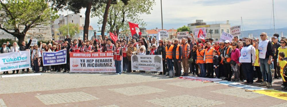 GELİBOLU'DA 1 MAYIS COŞKUSU: TÜRKÜLER VE ALAYLARLA KUTLAMA