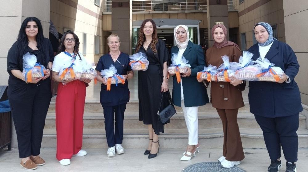 AK PARTİ KADIN KOLLARI’NDAN ANNELER GÜNÜ’NE ANLAMLI ZİYARET