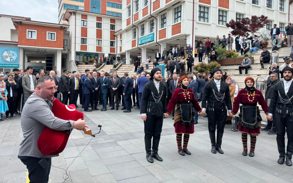 BAKAN BAK: 